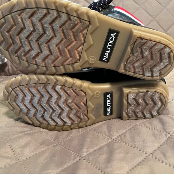 Nautica Meloday Women's Winter Boots. Navy Duck Boots - Picture 5 of 9